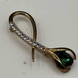 Vintage Goldtone  and Green Faceted Glass Brooch JP299